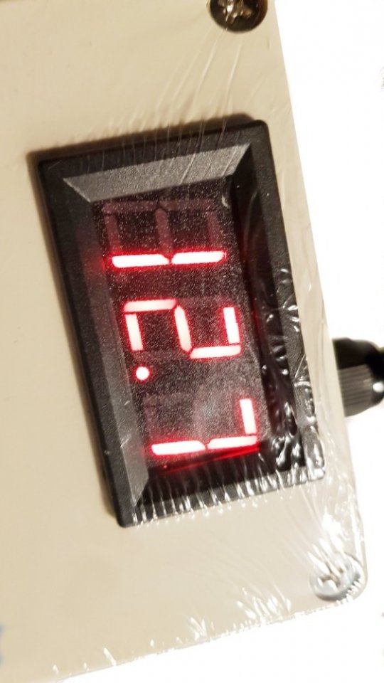 #1 - 12 V, 100 W TSA-godkendt LETVÆGTS Lithiumbatteri til CPAP m/LED Voltmeter  (Husk også at bestille Opladekit !)