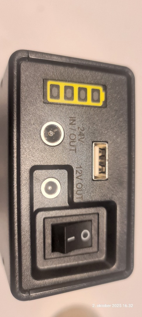 #33 ***NYHED - 160w 12/24 Volts ALT-I-EN-PAKKE: multibatteri incl oplader og forsyningskabel
